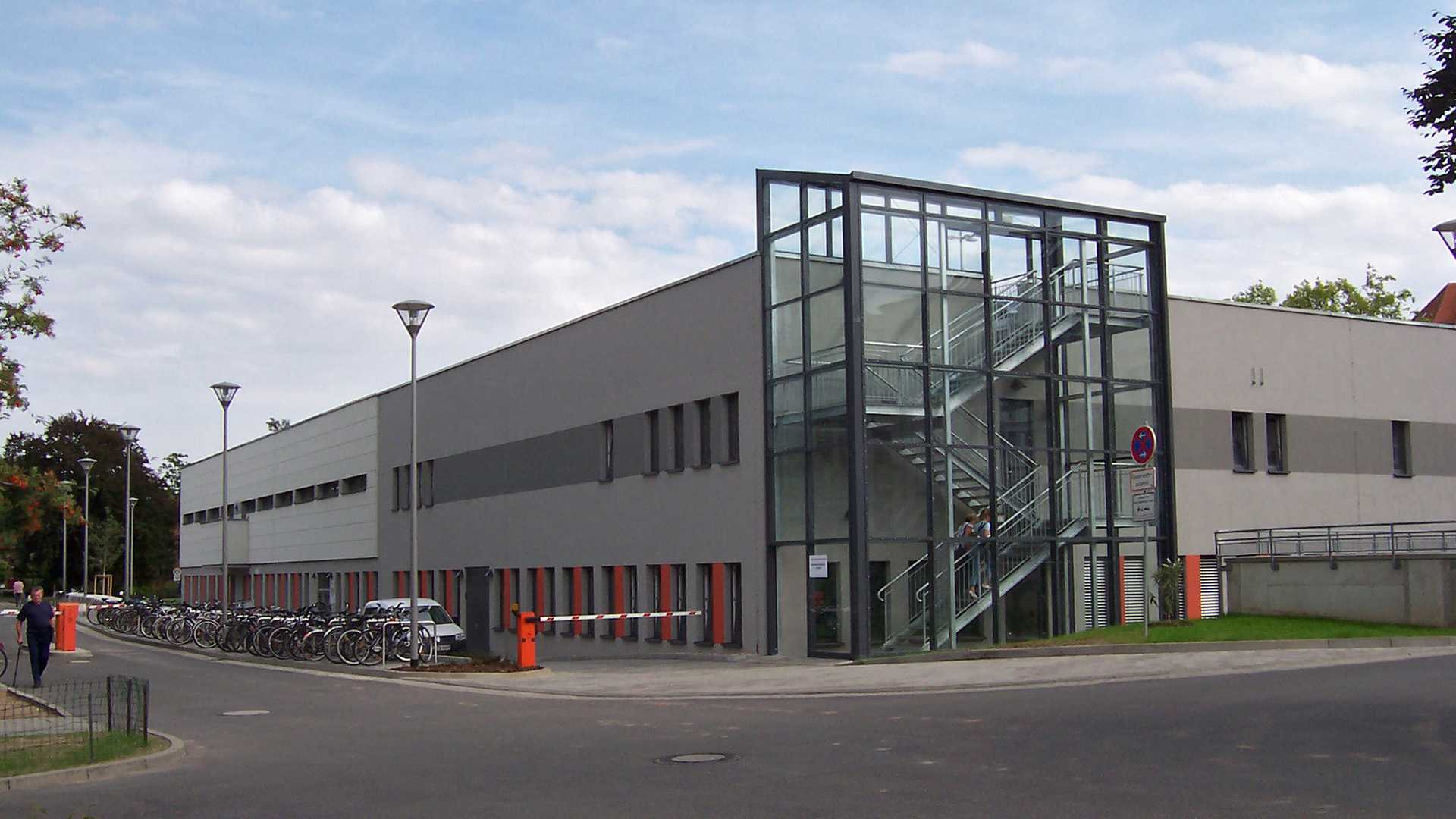 Universitätsklinikum Leipzig Außenansicht des Glasanbaus