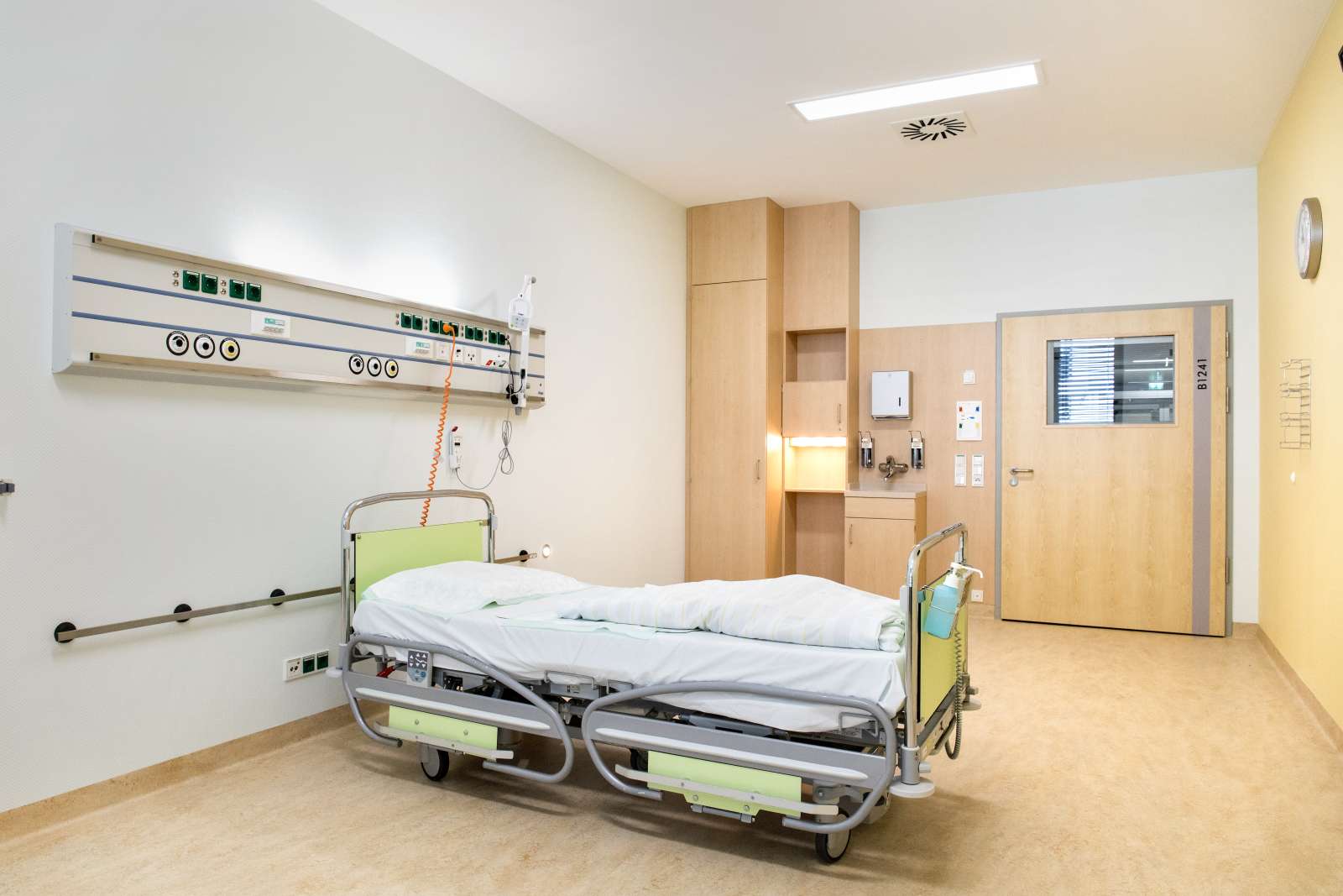 Universitätsklinikum Leipzig, Patientenzimmer Bett
